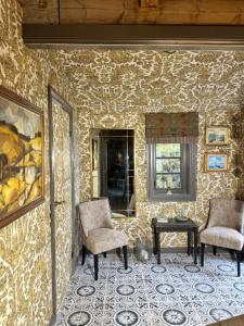 a living room with two chairs and a table at Kyn Sjøstuer in Stavang