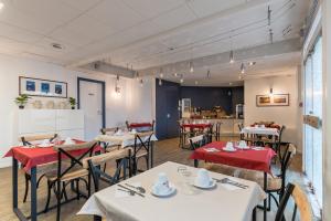 Restaurace v ubytování Hôtel Aragon - Centre ville gare + 20 fotografií