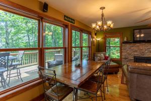 Ảnh trong thư viện ảnh của A Peak of Heaven ở Boone