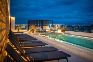 アリカンテにあるPort Alicante City & Beachの長椅子