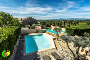 Πισίνα στο ή κοντά στο Gite Oustaou - Village De Gîtes