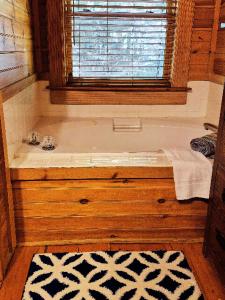 Koupelna v ubytování Prospector - Pigeon Forge + 13 fotografií