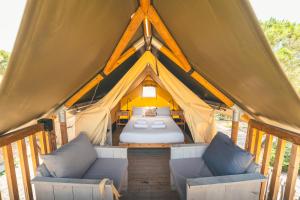 Posezení v ubytování HolaCamp Sitges Garrofer + 278 fotografií