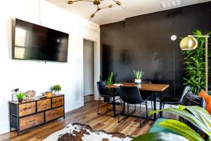 a living room with a table and a black wall at Short North Convention Private Parking Pets! in Columbus