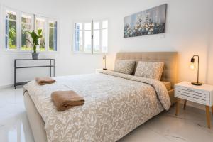 Postel nebo postele na pokoji v ubytování Limassol Centr Apartament