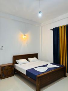 Postel nebo postele na pokoji v ubytování Eagle Wings Mirissa