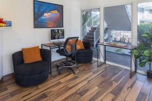 an office with a desk and two chairs and a table at Ocean Reef Hotel in Fort Lauderdale