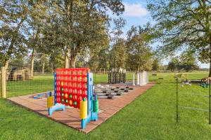 un parco giochi in un parco con un mucchio di palloni da pallavolo di Bespoke Outdoor Bubbles a Cleveland
