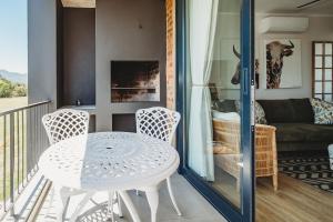 Χώρος καθιστικού στο 103 The Meadows, central George with amazing views and location