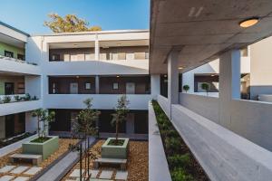 Μπαλκόνι ή βεράντα στο 103 The Meadows, central George with amazing views and location