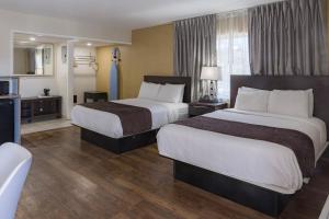 a hotel room with two beds and a kitchen at Ocean Reef Hotel in Fort Lauderdale +37 photos