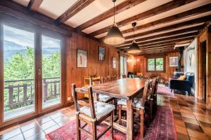 a dining room with a wooden table and chairs at Chalet Chez Juju in Abondance