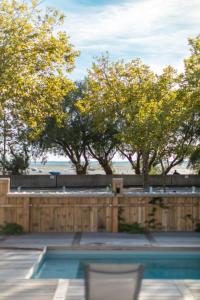 Bazén v ubytování Villa Claire à Andernos - sea view with heated poo nebo v jeho okolí