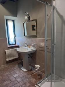 a bathroom with a sink and a shower at Villa Poggio Bernone in Prata