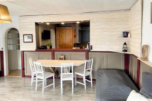 Μια τηλεόραση ή/και κέντρο ψυχαγωγίας στο Gemütliche Ferienwohnung in Nordschweden +6 φωτογραφίες