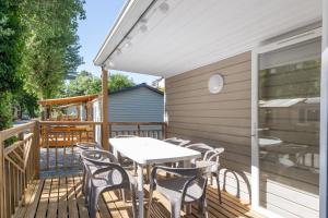 Balkón nebo terasa v ubytování Les Rives d’Auzon confort 8 pers