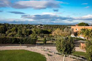 a view of a park with trees and a building at Alojamiento cristo rey in Pozuelo de Alarcón