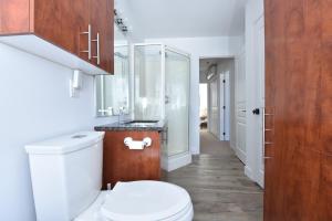 Koupelna v ubytování 2-Level Home - Tremblant Mountain View - Fireplace + 24 fotografií