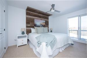 Postel nebo postele na pokoji v ubytování 2-Level Home - Tremblant Mountain View - Fireplace