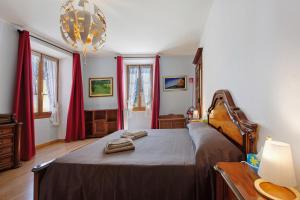 Ένα ή περισσότερα κρεβάτια σε δωμάτιο στο Tibaldi Sette - Domodossola