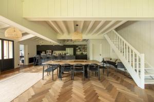 a kitchen and dining room with a table and chairs at Villa Palombes au Cap Ferret charming villa with swimming pool in Cap-Ferret