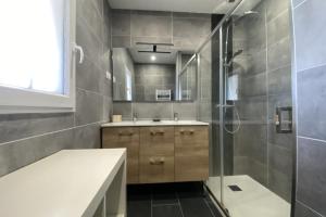 Et badeværelse på maison Isabel à Arès