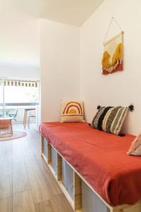 Postel nebo postele na pokoji v ubytování Studio Du Port 30 vue bassin et port ostréicole