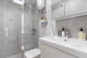 a bathroom with a shower and a sink and a toilet at Pippa’s House 2 in San Agustin +18 photos