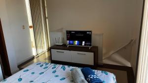 Un pat sau paturi într-o cameră la Apartamento duplex em Itaipava com vaga +8 fotografii