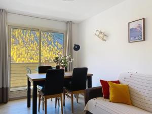 Posezení v ubytování Isola 2000 T2 lumineux avec balcon, vue montagne, proche pistes