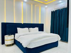 Postel nebo postele na pokoji v ubytování Best Eastern Hotel Multan