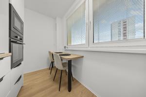 Kuchyň nebo kuchyňský kout v ubytování White Serenity Apartment