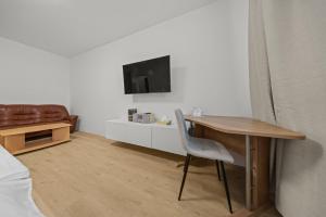 TV a/nebo společenská místnost v ubytování White Serenity Apartment