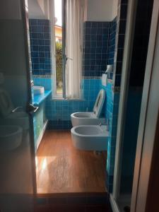 Koupelna v ubytování Arvasia City