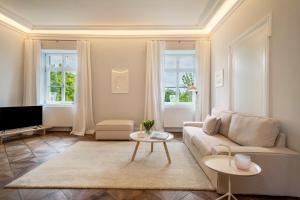 a living room with a couch and a tv at Schloss Kirchberg -Appartment Fleur in Immenstaad am Bodensee