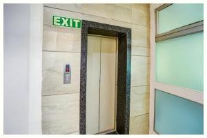 Fotografie z fotogalerie ubytování Hotel The Shekhar Premium Palace Near Varanasi Junction Railway Station 1500m # Kashi Vishwanath Temple # Free Wifi and Room Service - Fully Air conditioning Premium Room # Best Family Hotel In Varanasi v destinaci Váránasí