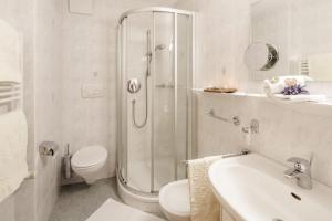 Koupelna v ubytování Voppichlhof App Enzian + 13 fotografií