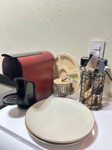 a toaster sitting on a counter next to a plate at Recanto Meu Pedacinho de Chão in Visconde De Maua