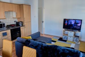 Fotografie z fotogalerie ubytování Charming 2BD Mins From Station v destinaci Northfleet