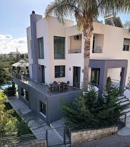 Το κτήριο όπου στεγάζεται  η βίλα