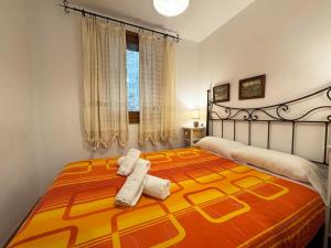 a bedroom with two beds with towels on it at C19 - Bellavista Pirineo - Villmor in Cerler
