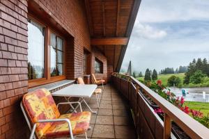 Bazén v ubytování Cafe-Restaurant-Gästehaus Waldvogel nebo v jeho okolí