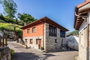 a house in a village with a stone building at Comeya in Cangas de Onís
