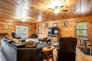 a living room with a couch and a tv at Blue View Mountain in Murphy