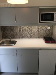 Kuchyňa alebo kuchynka v ubytovaní Happy Mammy Bababarát Apartmanház 1 - Hűvös utca