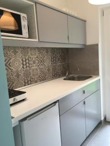 Kuchyňa alebo kuchynka v ubytovaní Happy Mammy Bababarát Apartmanház 1 - Hűvös utca