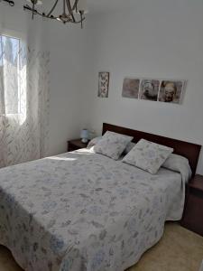 En eller flere senge i et værelse på Mirador del Golf con piscina + 7 billeder