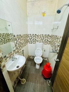 Ένα μπάνιο στο Hotel Manish International +15 φωτογραφίες