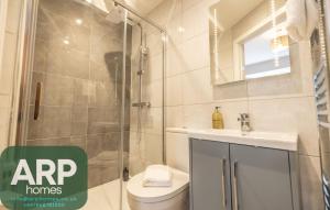 a bathroom with a shower and a toilet and a sink at Green Park House, Private Garage and Parking in Coventry