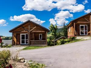 a house in the mountains with a driveway at Chalet Entier Proche Ski et Lac in Les Payans
